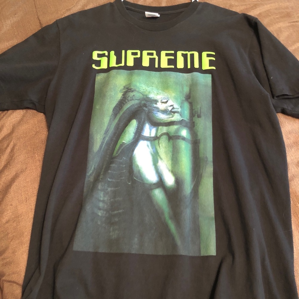 Supreme HR Giger biomechanoid tshirf